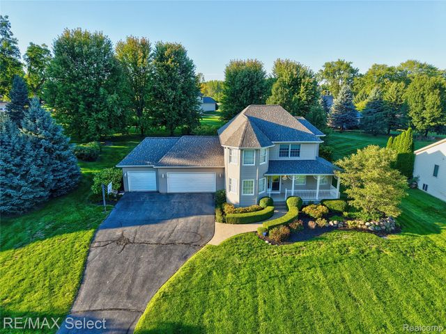 4224 W Four Lakes Avenue, Fenton Charter Township, MI 48451