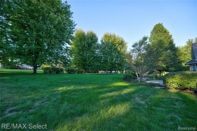 4224 W Four Lakes Avenue, Fenton Charter Township, MI 48451
