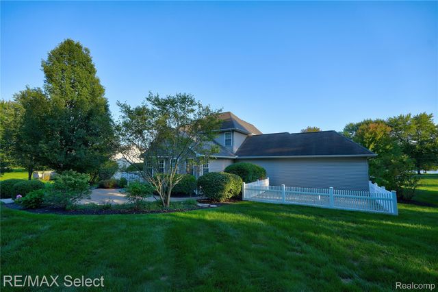 4224 W Four Lakes Avenue, Fenton Charter Township, MI 48451