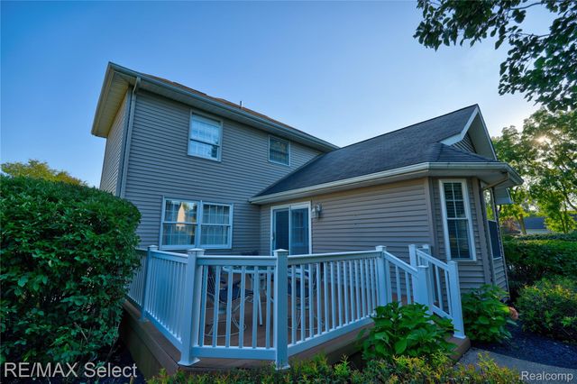 4224 W Four Lakes Avenue, Fenton Charter Township, MI 48451