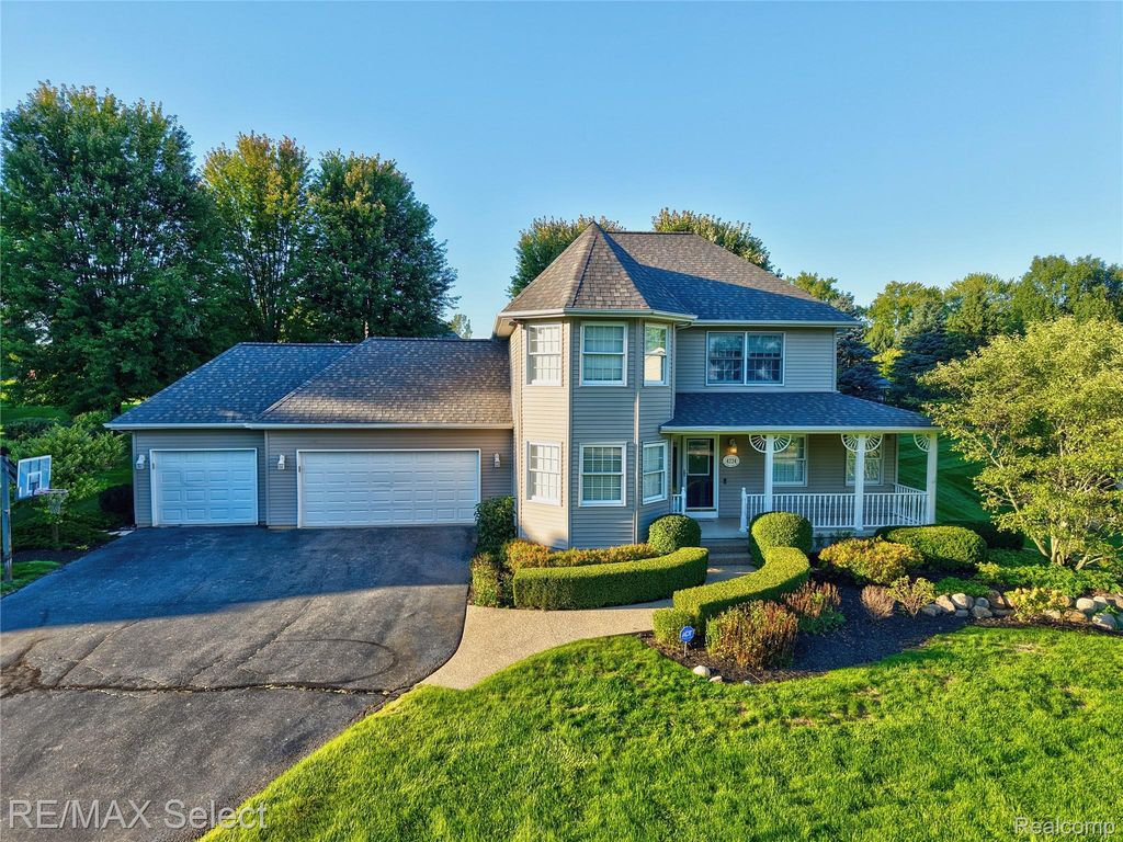 4224 W Four Lakes Avenue, Fenton Charter Township, MI 48451