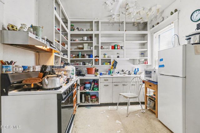 7549 Salisbury Road, Maumee, OH 43537