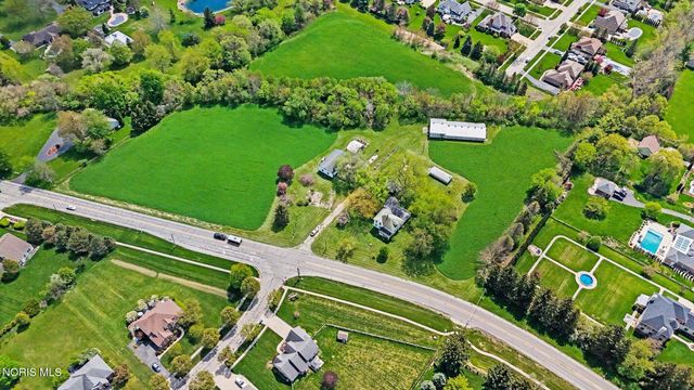 7549 Salisbury Road, Maumee, OH 43537