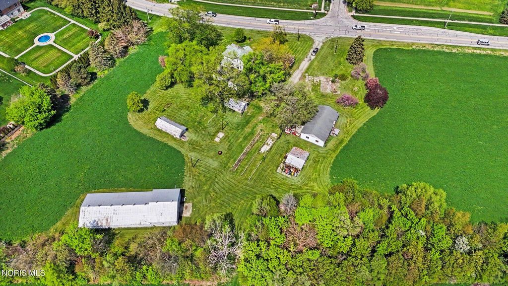 7549 Salisbury Road, Maumee, OH 43537