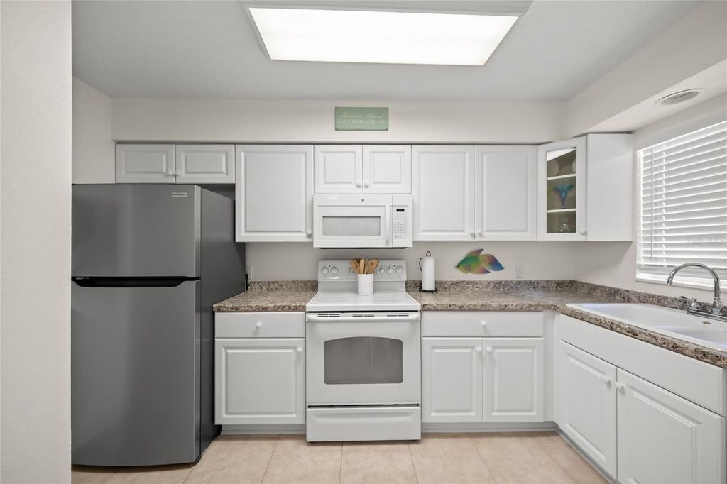 Image 4 of property listing at 7100 GULF DRIVE 104, Holmes Beach, FL 34217