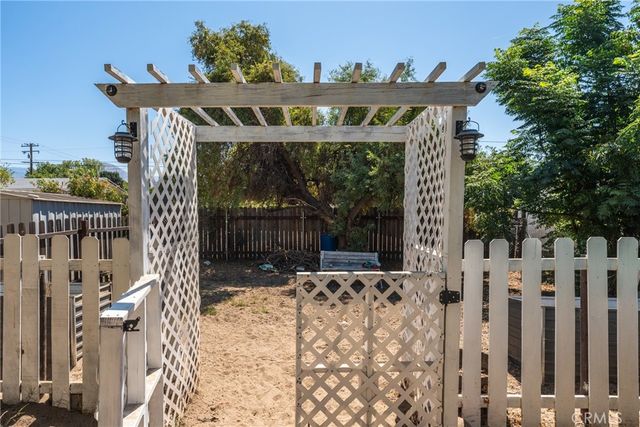2675 Lawrence Avenue, San Bernardino, CA 92404