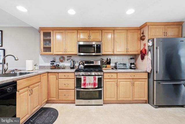 56 WOODSTREAM DR, Chesterbrook, PA 19087