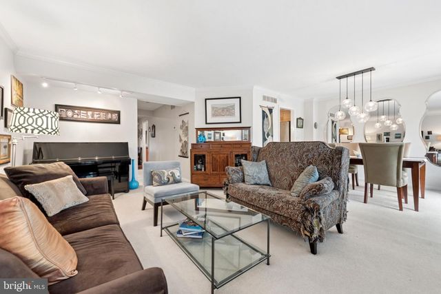 56 WOODSTREAM DR, Chesterbrook, PA 19087