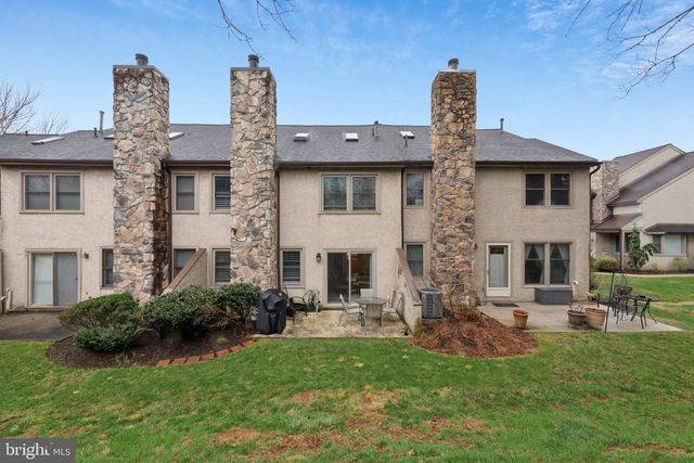 56 WOODSTREAM DR, Chesterbrook, PA 19087