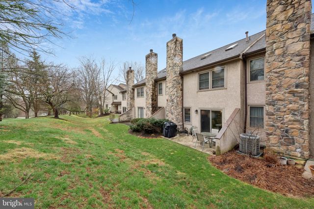 56 WOODSTREAM DR, Chesterbrook, PA 19087