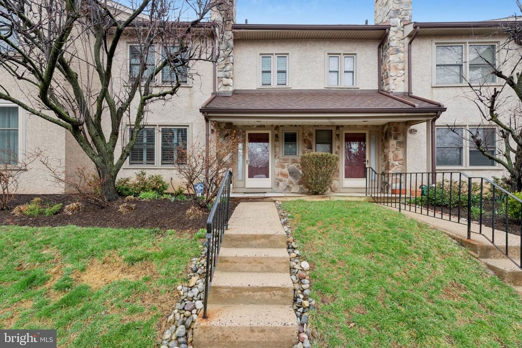 56 WOODSTREAM DR, Chesterbrook, PA 19087