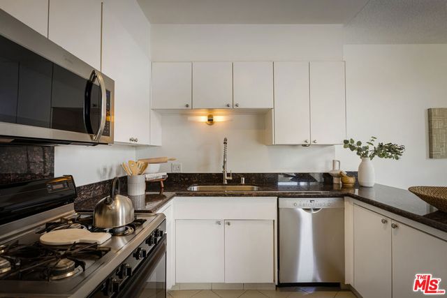 4411 Los Feliz Boulevard 502, Los Angeles, CA 90027