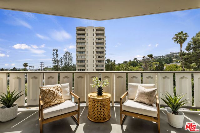 4411 Los Feliz Boulevard 502, Los Angeles, CA 90027