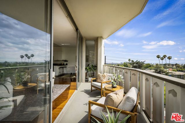 4411 Los Feliz Boulevard 502, Los Angeles, CA 90027
