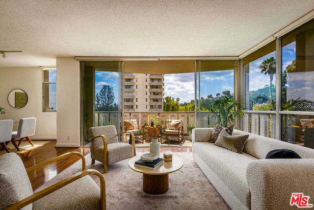 4411 Los Feliz Boulevard 502, Los Angeles, CA 90027