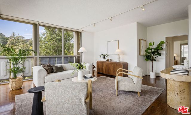 4411 Los Feliz Boulevard 502, Los Angeles, CA 90027