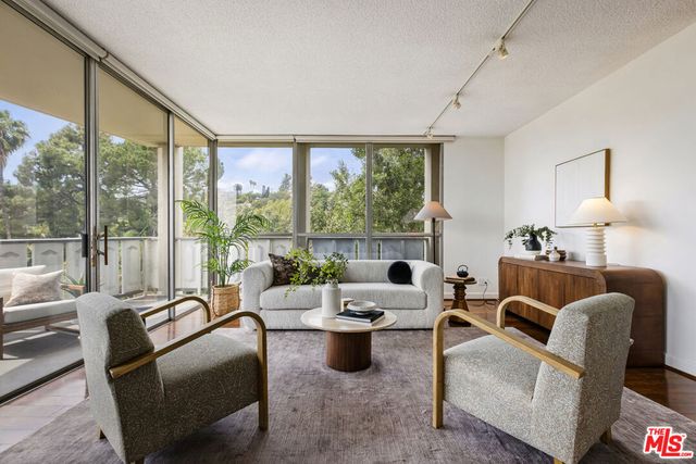 4411 Los Feliz Boulevard 502, Los Angeles, CA 90027