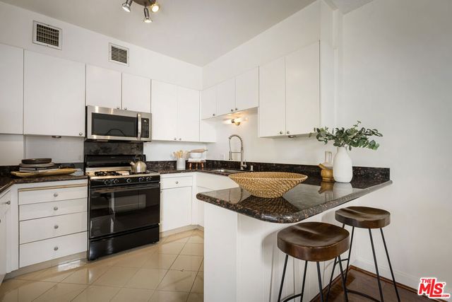 4411 Los Feliz Boulevard 502, Los Angeles, CA 90027