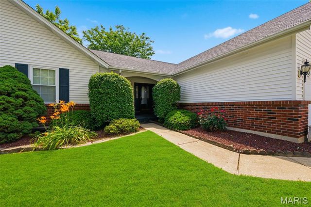 2082 Hackmann Estates Drive, St Charles, MO 63303