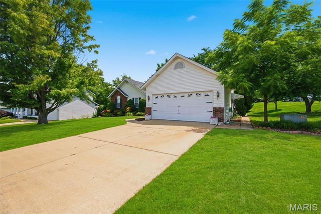 2082 Hackmann Estates Drive, St Charles, MO 63303