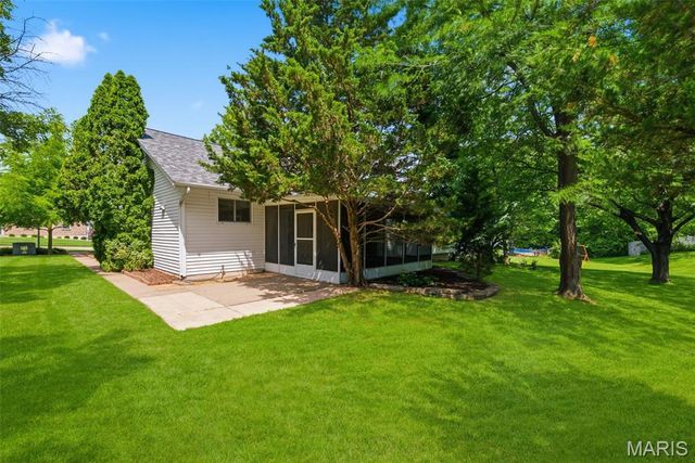 2082 Hackmann Estates Drive, St Charles, MO 63303
