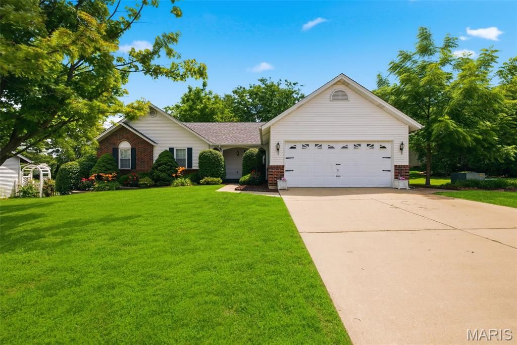 2082 Hackmann Estates Drive, St Charles, MO 63303