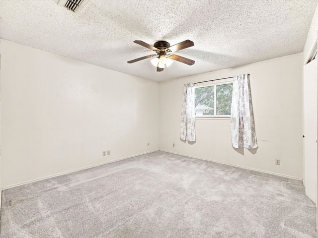 613 Cooper Street, Ennis, TX 75119