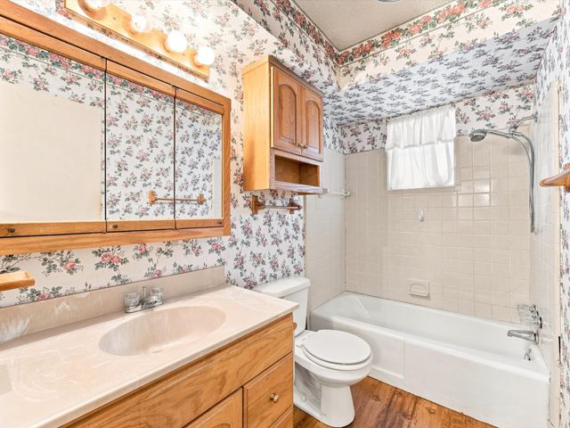 613 Cooper Street, Ennis, TX 75119