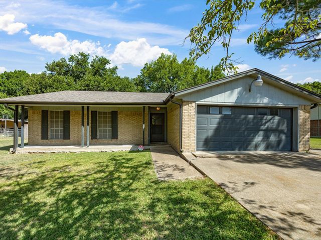 613 Cooper Street, Ennis, TX 75119