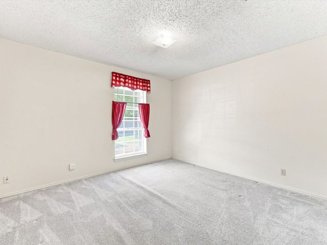 613 Cooper Street, Ennis, TX 75119