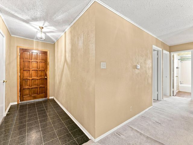613 Cooper Street, Ennis, TX 75119