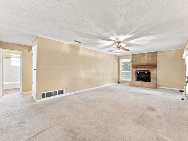 613 Cooper Street, Ennis, TX 75119