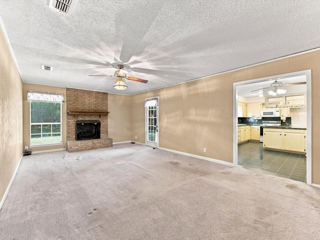 613 Cooper Street, Ennis, TX 75119