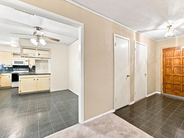 613 Cooper Street, Ennis, TX 75119