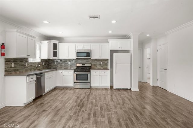211 S Hoover Street, Los Angeles, CA 90004