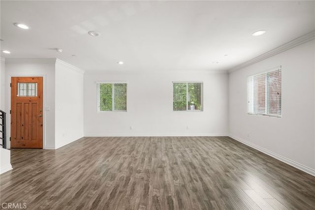 211 S Hoover Street, Los Angeles, CA 90004