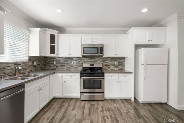 211 S Hoover Street, Los Angeles, CA 90004