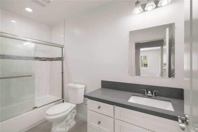 211 S Hoover Street, Los Angeles, CA 90004