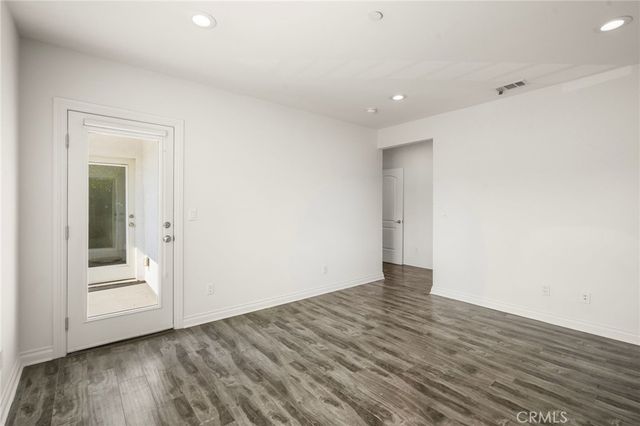 211 S Hoover Street, Los Angeles, CA 90004