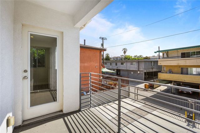 211 S Hoover Street, Los Angeles, CA 90004