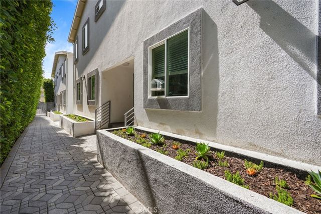 211 S Hoover Street, Los Angeles, CA 90004