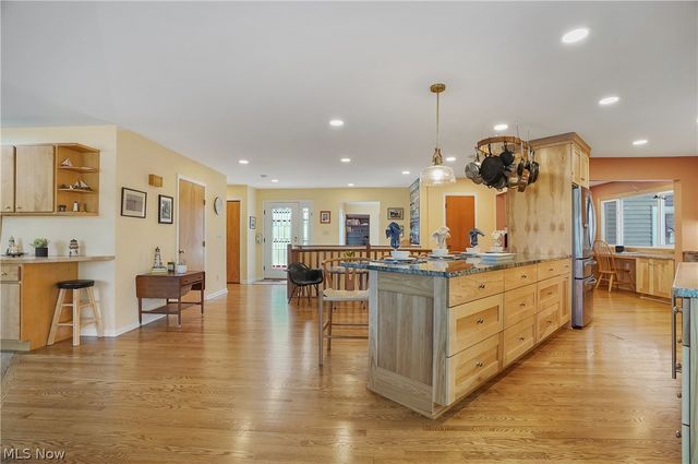 2822 Lakeland Pky, Silver Lake, OH 44224