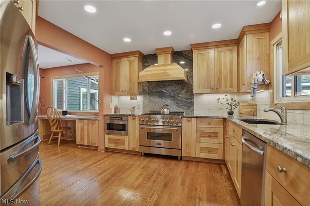 2822 Lakeland Pky, Silver Lake, OH 44224