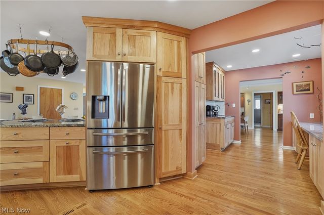 2822 Lakeland Pky, Silver Lake, OH 44224