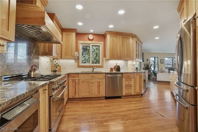 2822 Lakeland Pky, Silver Lake, OH 44224