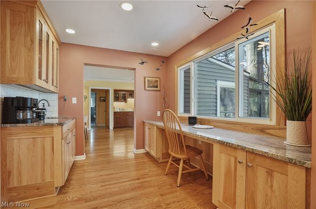 2822 Lakeland Pky, Silver Lake, OH 44224