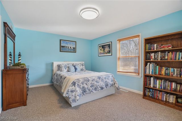 2822 Lakeland Pky, Silver Lake, OH 44224