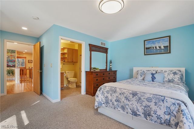 2822 Lakeland Pky, Silver Lake, OH 44224