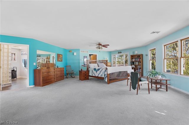 2822 Lakeland Pky, Silver Lake, OH 44224