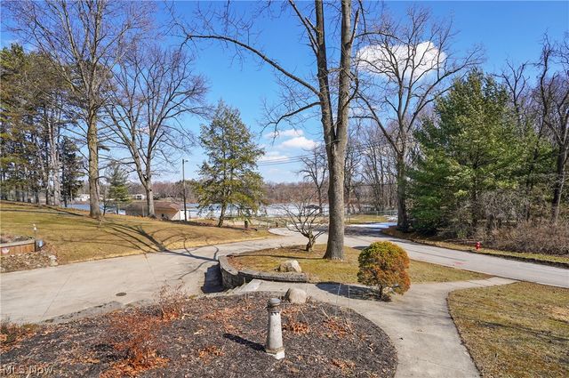 2822 Lakeland Pky, Silver Lake, OH 44224